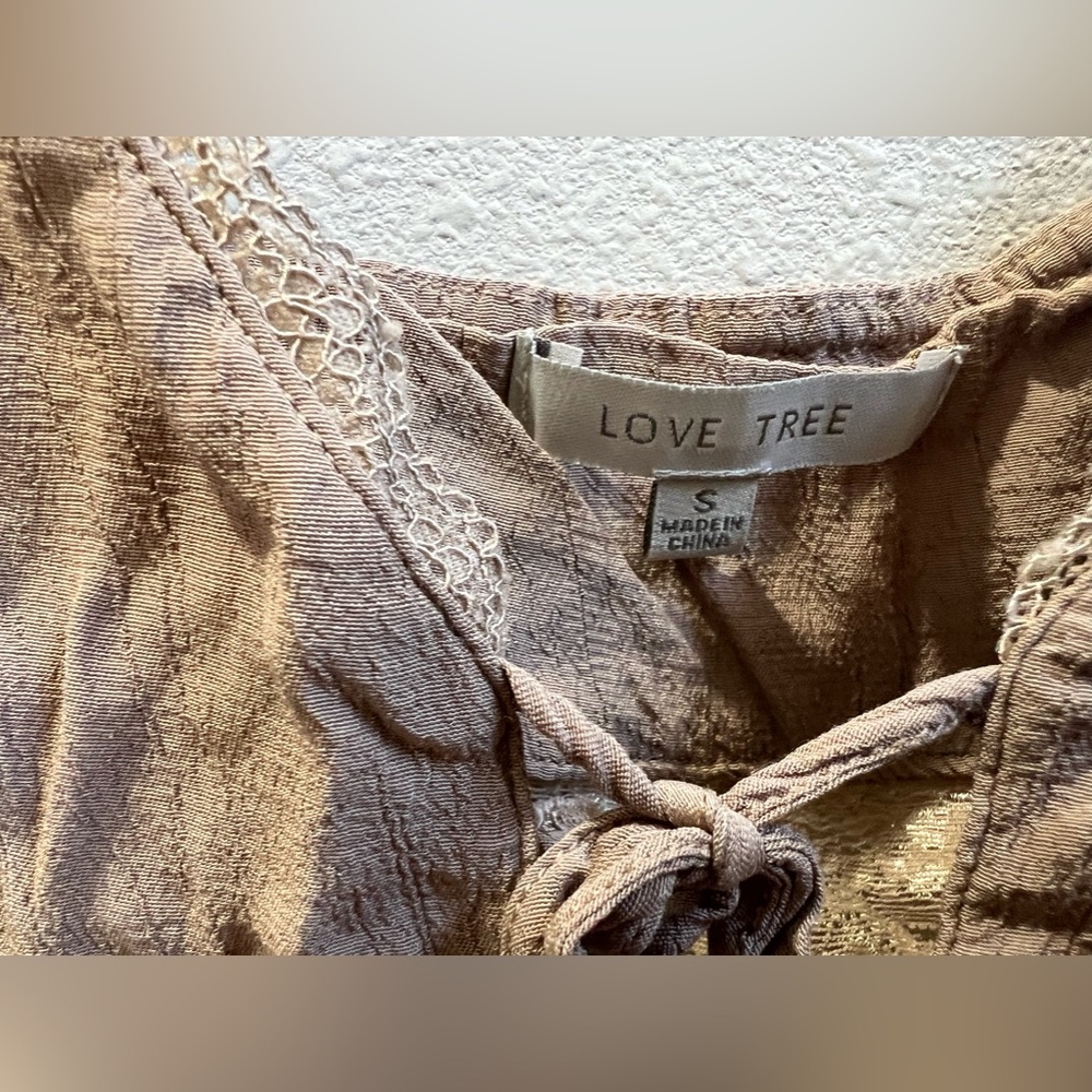 Light brown tank top double tied front with lace trim size small - Picture 2 of 5